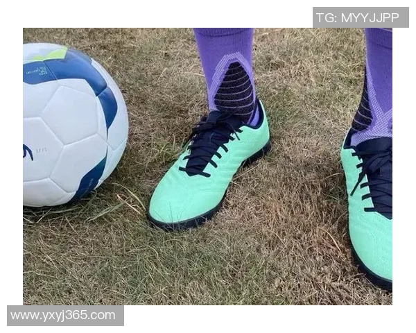 球星穿迪卡侬足球鞋惊艳亮相 成为运动装备新选择引发热议 球星穿迪卡侬足球鞋惊艳亮相 成为运动装备新选择引发热议